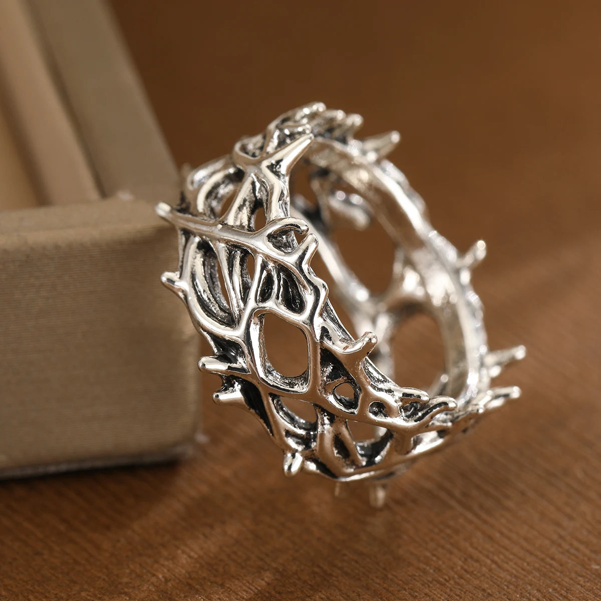 Retro Gothic Thorn Ring