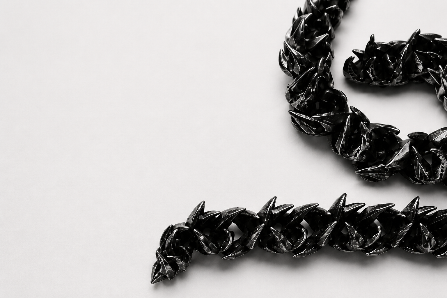 Drokt hero — thorn chain oxidized silver
