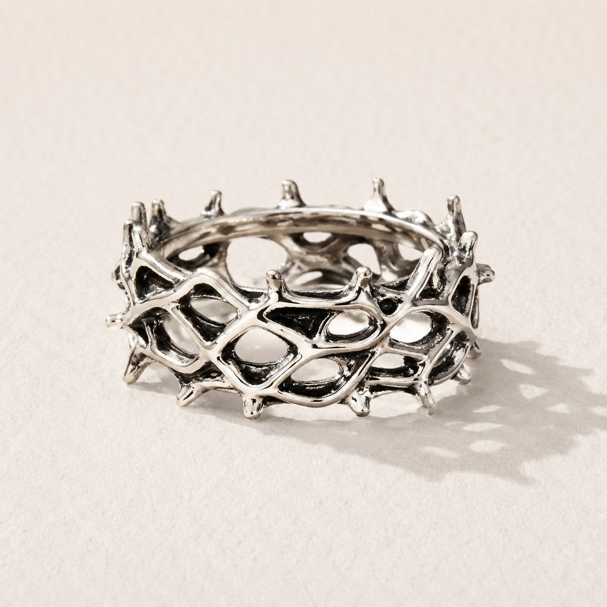 Retro Gothic Thorn Ring — Drokt studio detail